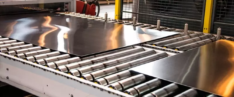 Inox trắng gương có khả năng phản chiếu cao như gương